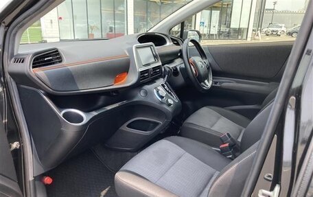 Toyota Sienta II, 2021 год, 1 108 000 рублей, 22 фотография
