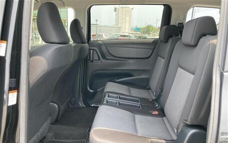 Toyota Sienta II, 2021 год, 1 108 000 рублей, 24 фотография