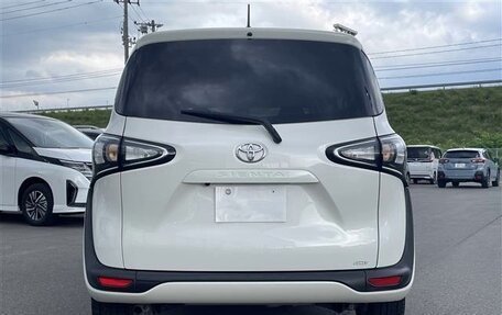 Toyota Sienta II, 2022 год, 1 246 000 рублей, 6 фотография