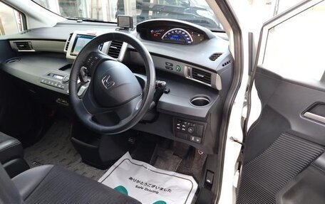 Honda Freed I, 2015 год, 880 000 рублей, 6 фотография