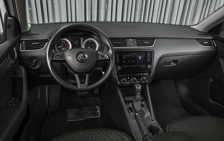 Skoda Octavia, 2018 год, 1 850 000 рублей, 6 фотография