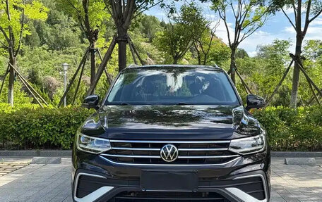 Volkswagen Tiguan II, 2023 год, 2 199 003 рублей, 2 фотография