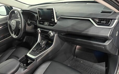 Toyota RAV4, 2021 год, 3 697 000 рублей, 11 фотография