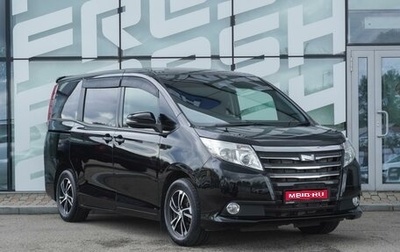 Toyota Noah III, 2017 год, 2 385 000 рублей, 1 фотография