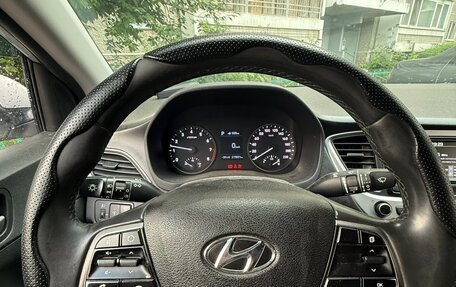 Hyundai Solaris II рестайлинг, 2018 год, 945 000 рублей, 15 фотография