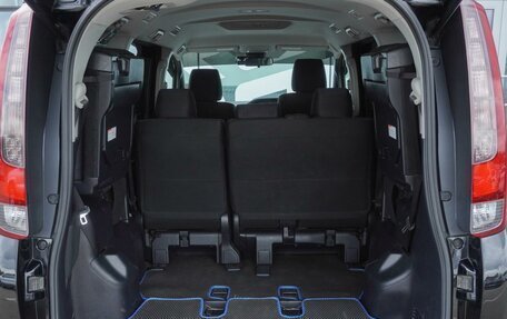 Toyota Noah III, 2017 год, 2 385 000 рублей, 25 фотография