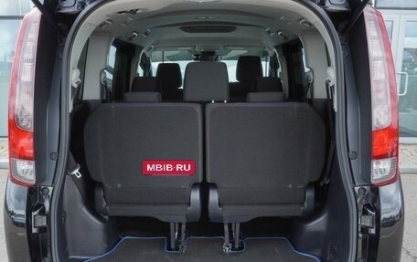 Toyota Noah III, 2017 год, 2 385 000 рублей, 26 фотография