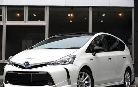 Toyota Prius Alpha I (ZVW40/41), 2021 год, 1 450 000 рублей, 1 фотография