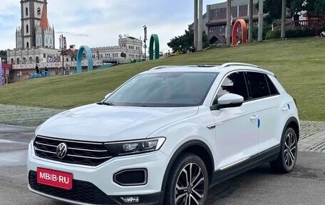 Volkswagen T-Roc I, 2023 год, 1 399 025 рублей, 1 фотография