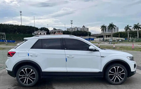 Volkswagen T-Roc I, 2023 год, 1 399 025 рублей, 3 фотография