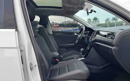 Volkswagen T-Roc I, 2023 год, 1 399 025 рублей, 6 фотография