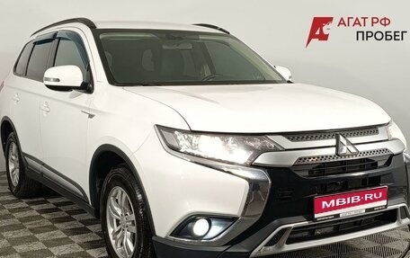 Mitsubishi Outlander III рестайлинг 3, 2019 год, 2 055 000 рублей, 1 фотография