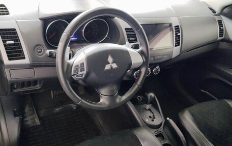 Mitsubishi Outlander III рестайлинг 3, 2011 год, 950 000 рублей, 12 фотография