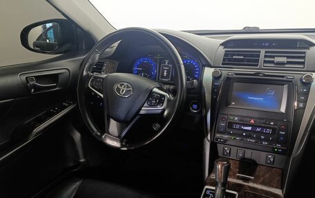 Toyota Camry, 2017 год, 2 075 000 рублей, 11 фотография