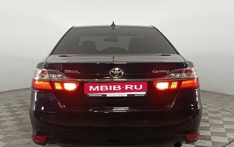 Toyota Camry, 2017 год, 2 075 000 рублей, 6 фотография
