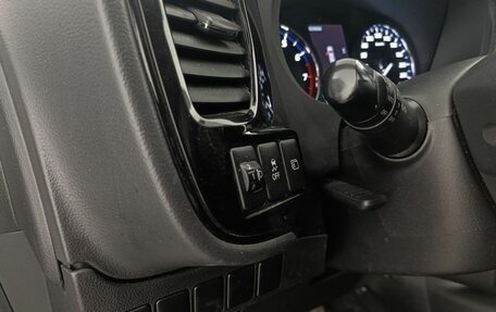 Mitsubishi Outlander III рестайлинг 3, 2019 год, 2 055 000 рублей, 12 фотография