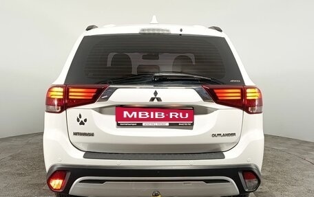 Mitsubishi Outlander III рестайлинг 3, 2019 год, 2 055 000 рублей, 6 фотография