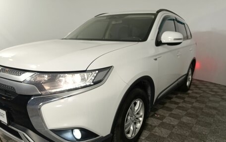 Mitsubishi Outlander III рестайлинг 3, 2019 год, 2 055 000 рублей, 23 фотография