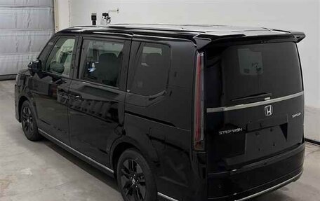 Honda Stepwgn, 2023 год, 2 360 000 рублей, 2 фотография