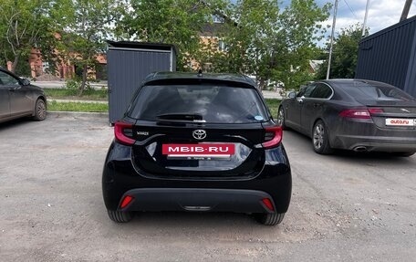 Toyota Yaris, 2021 год, 1 100 000 рублей, 3 фотография