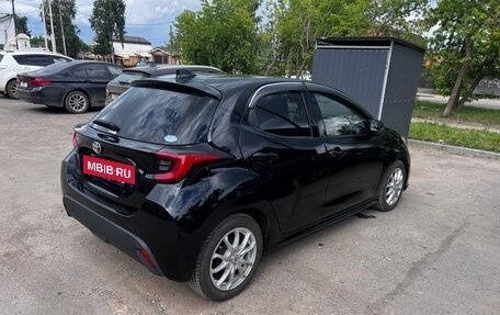 Toyota Yaris, 2021 год, 1 100 000 рублей, 4 фотография