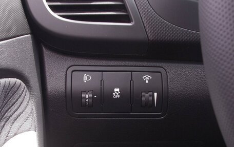 Hyundai Solaris II рестайлинг, 2011 год, 899 000 рублей, 18 фотография