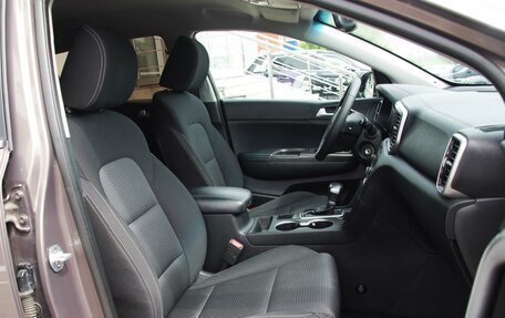KIA Sportage IV рестайлинг, 2018 год, 2 099 000 рублей, 10 фотография