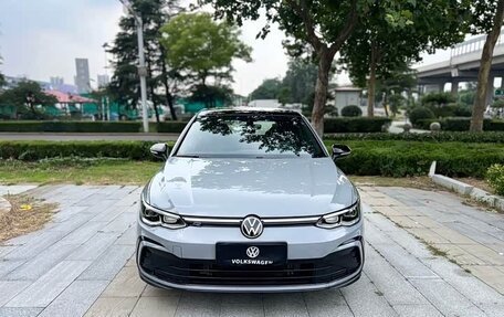 Volkswagen Golf VIII, 2022 год, 1 560 000 рублей, 2 фотография