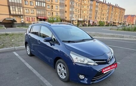 Toyota Verso I, 2013 год, 1 250 000 рублей, 4 фотография