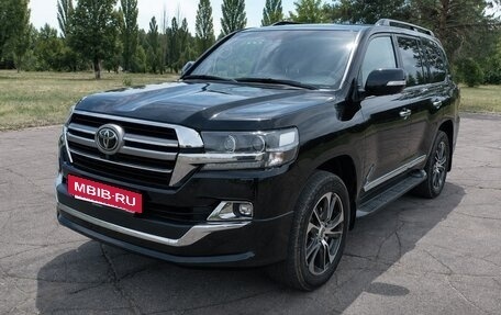 Toyota Land Cruiser 200, 2020 год, 7 850 000 рублей, 4 фотография
