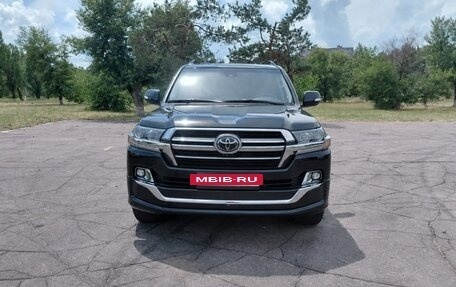 Toyota Land Cruiser 200, 2020 год, 7 850 000 рублей, 2 фотография