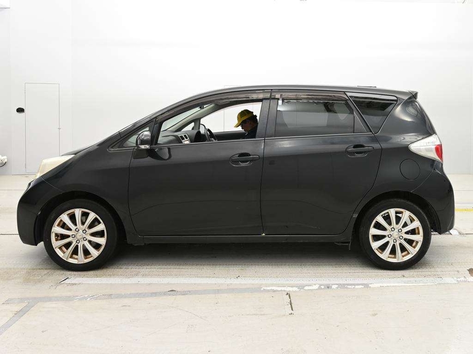 Toyota Ractis II, 2010 год, 910 000 рублей, 4 фотография