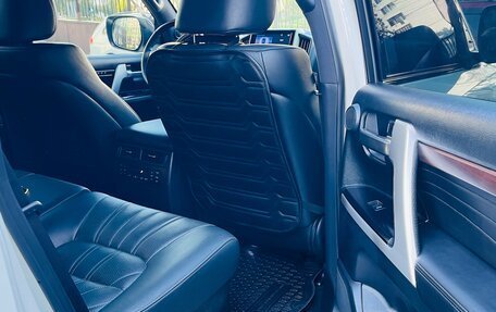 Toyota Land Cruiser 200, 2020 год, 10 000 000 рублей, 9 фотография