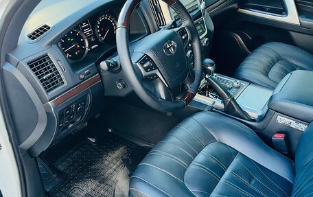 Toyota Land Cruiser 200, 2020 год, 10 000 000 рублей, 18 фотография