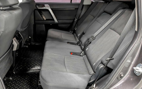 Toyota Land Cruiser Prado 150 рестайлинг 2, 2019 год, 5 400 000 рублей, 12 фотография