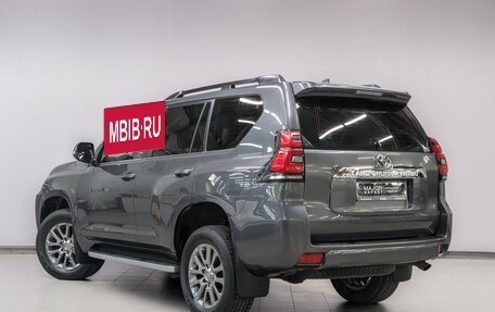 Toyota Land Cruiser Prado 150 рестайлинг 2, 2019 год, 5 400 000 рублей, 7 фотография