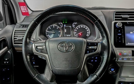 Toyota Land Cruiser Prado 150 рестайлинг 2, 2019 год, 5 400 000 рублей, 23 фотография