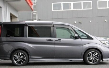 Honda Stepwgn IV, 2021 год, 1 990 000 рублей, 7 фотография
