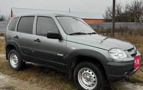 Chevrolet Niva I рестайлинг, 2012 год, 670 000 рублей, 3 фотография