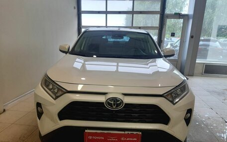 Toyota RAV4, 2021 год, 3 550 000 рублей, 2 фотография