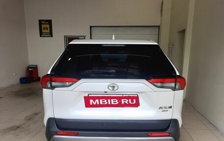 Toyota RAV4, 2021 год, 3 550 000 рублей, 5 фотография