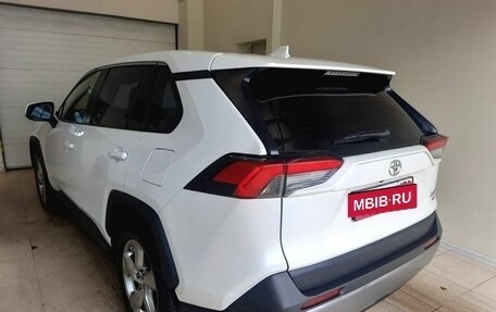 Toyota RAV4, 2021 год, 3 550 000 рублей, 6 фотография