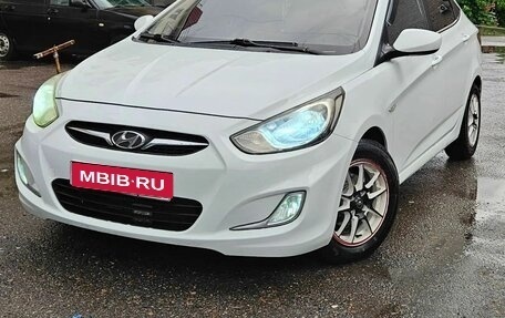 Hyundai Solaris II рестайлинг, 2013 год, 700 000 рублей, 1 фотография