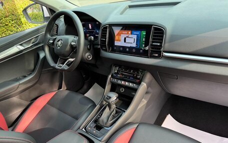 Skoda Karoq I, 2023 год, 1 800 100 рублей, 22 фотография