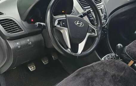 Hyundai Solaris II рестайлинг, 2013 год, 700 000 рублей, 5 фотография