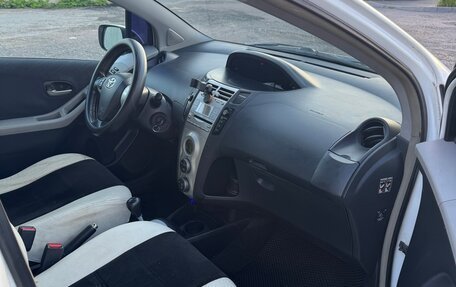 Toyota Yaris III рестайлинг, 2007 год, 470 000 рублей, 11 фотография