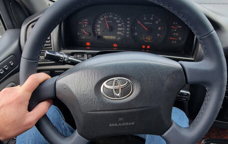 Toyota Land Cruiser 100 рестайлинг 2, 2002 год, 1 000 000 рублей, 2 фотография