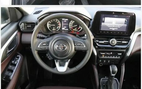 Toyota Urban Cruiser, 2026 год, 3 020 590 рублей, 4 фотография