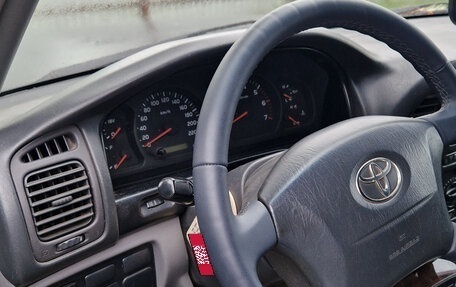 Toyota Land Cruiser 100 рестайлинг 2, 2002 год, 1 000 000 рублей, 13 фотография