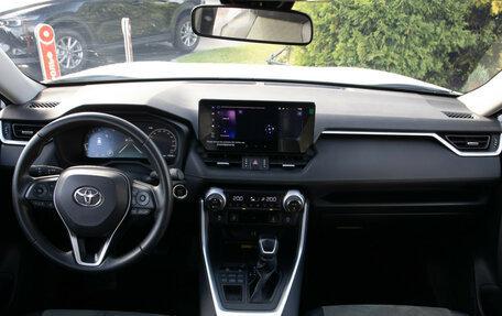Toyota RAV4, 2024 год, 3 778 000 рублей, 11 фотография